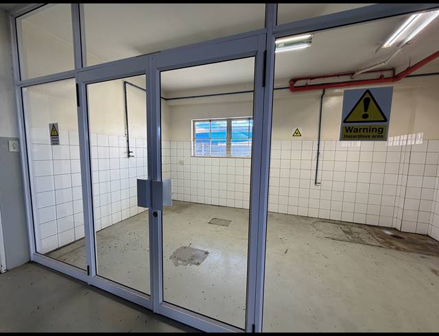 1,840.80M² SHOWROOM TO LET IN BRUMA